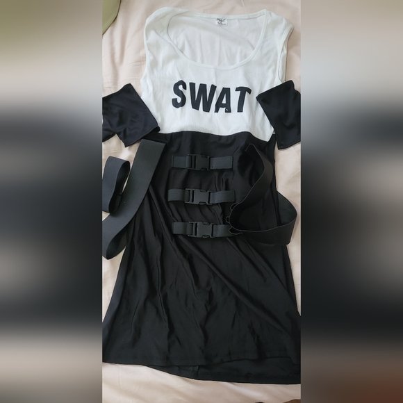 Halloween costume - Picture 2 of 2